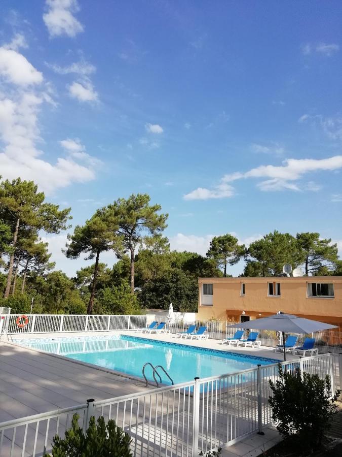 Les Grands Pins